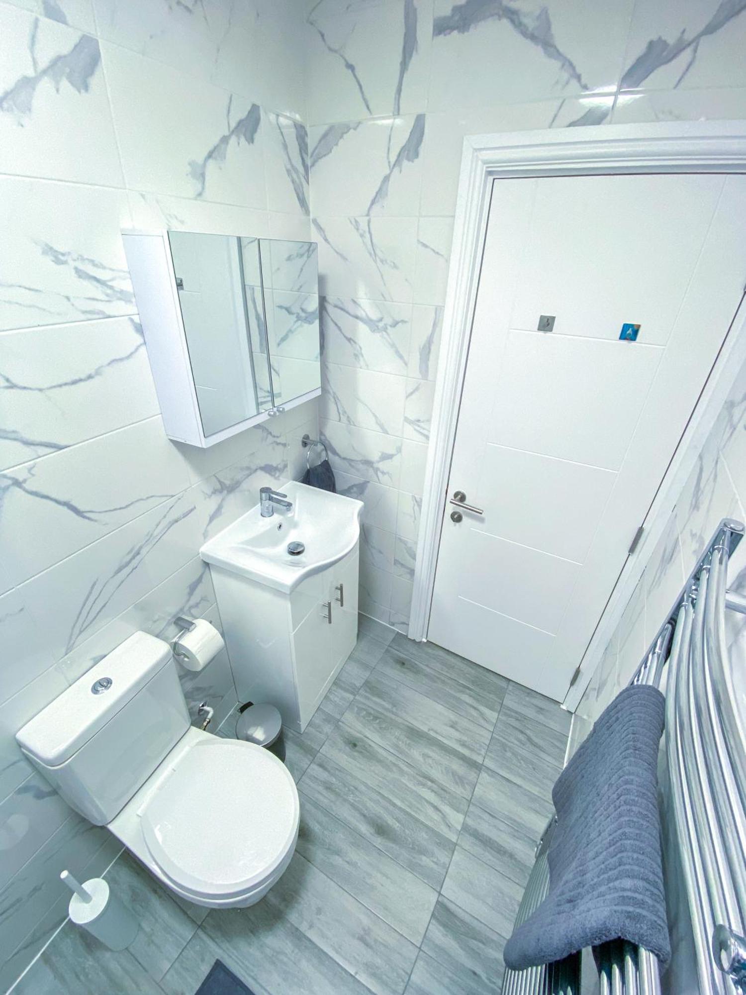 Modern 1-Bedroom Flat, 5 Guest, London - F2 Exterior foto